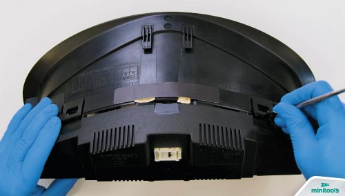 How to remove Mercedes C-Class W203 – S203 and G-Class W463 instrument cluster bezels