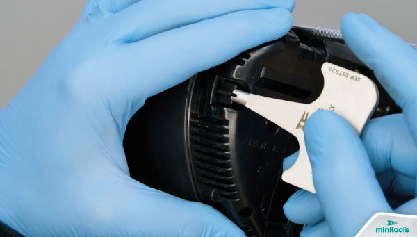 How to disassemble BMW 5 Series, X5 and 7 Series speedometers