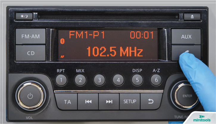 Come sostituire il display LCD dello stereo autoradio Daewoo Nissan