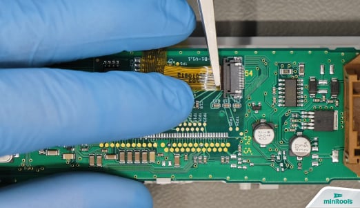 Inserimento FPC nel PCB del modulo multifunzione Citroën, Fiat, Lancia, Peugeot e Toyota