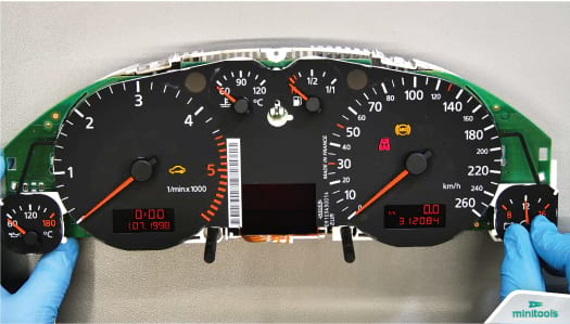 Positioning the voltmeter needle of Audi A3, A4, A6, TT instrument clusters