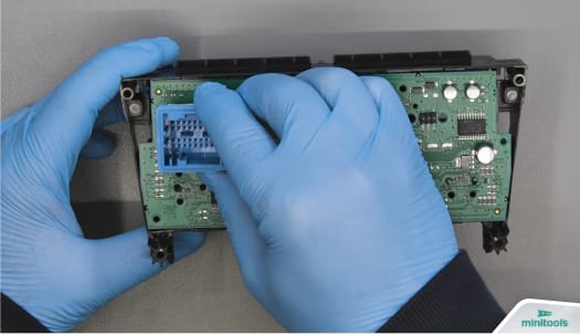 Removing printed circuit board from Citroën and Peugeot air conditioning unit