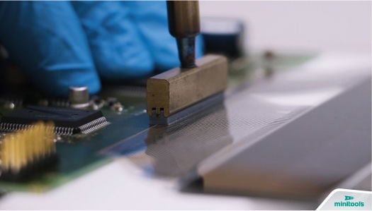 Come saldare display SID di Saab 9-3 sul PCB