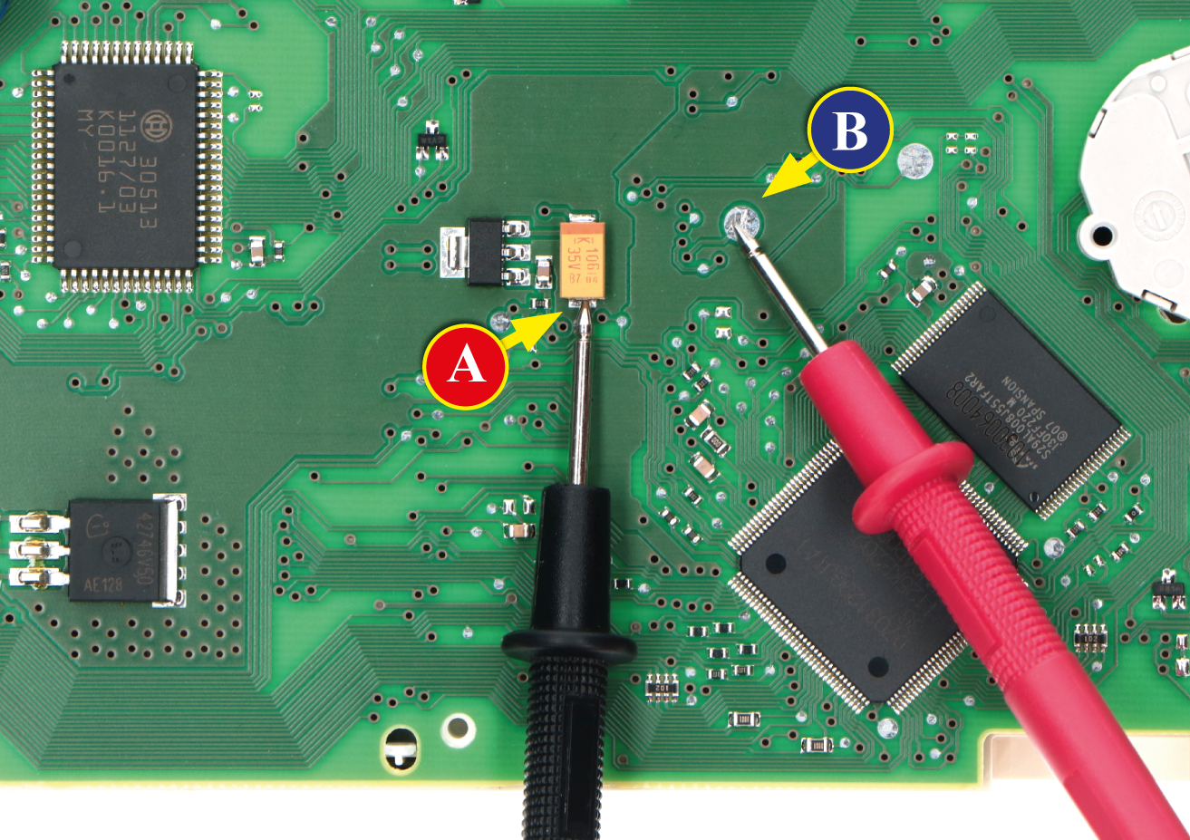 Where to measure the voltage on Mercedes-Benz A-Class and B-Class instrument panels