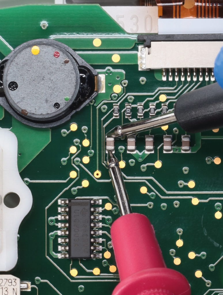 How to measure the voltage on the printed circuit board of Mercedes SLK R171 instrument panels