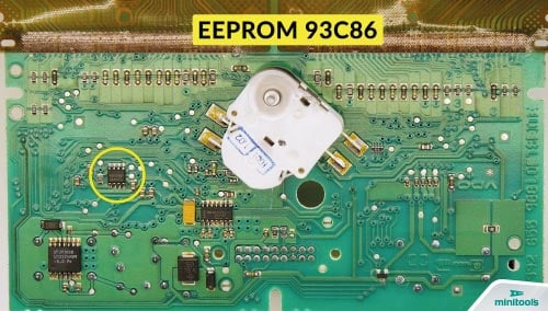 Come individuare la EEPROM 93C86 sui circuiti stampati dei contachilometri di Mercedes Classe G W463 e Classe C W203 – S203